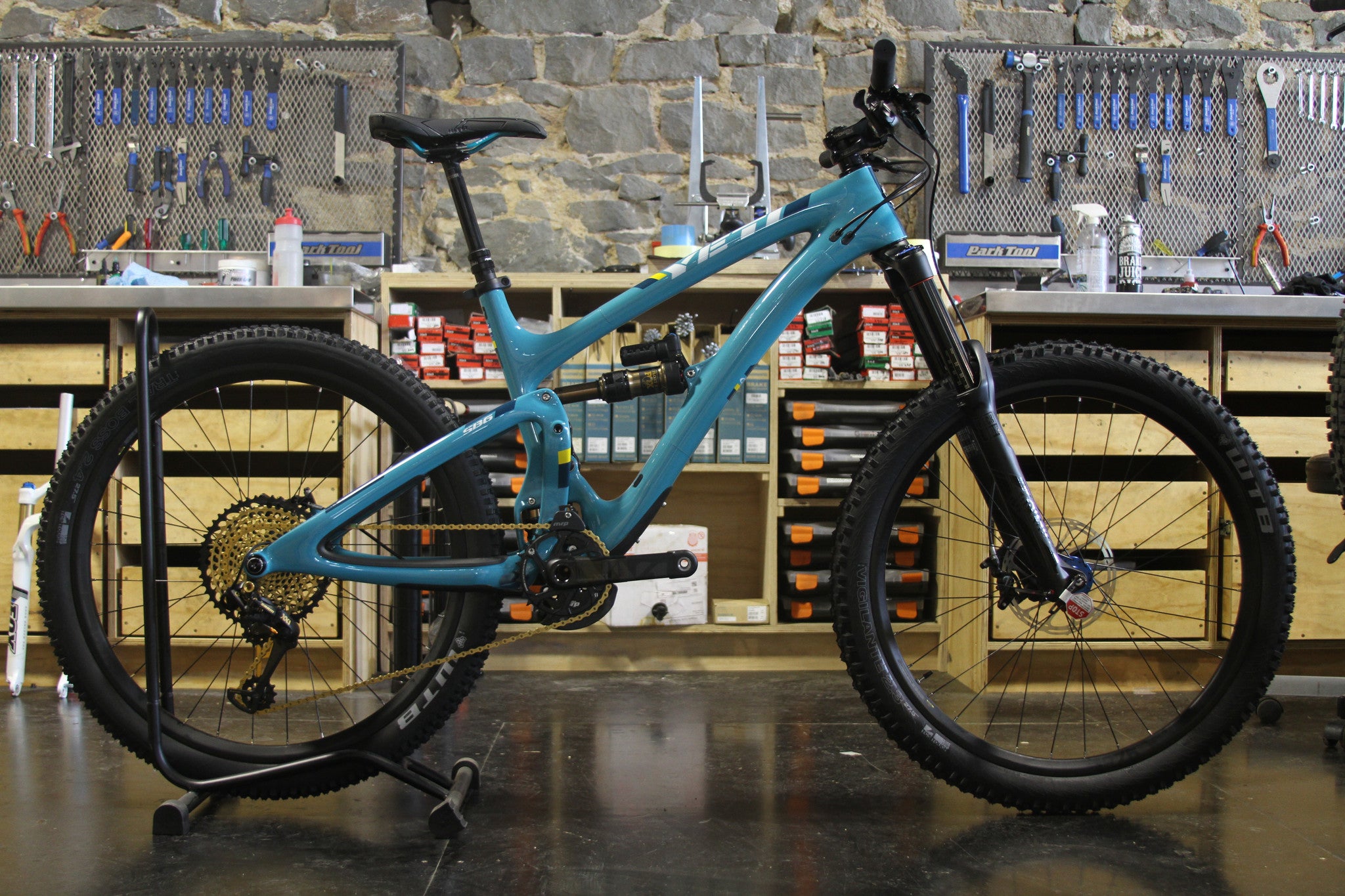 Good as Gold! 2017 Yeti SB6 Custom Build