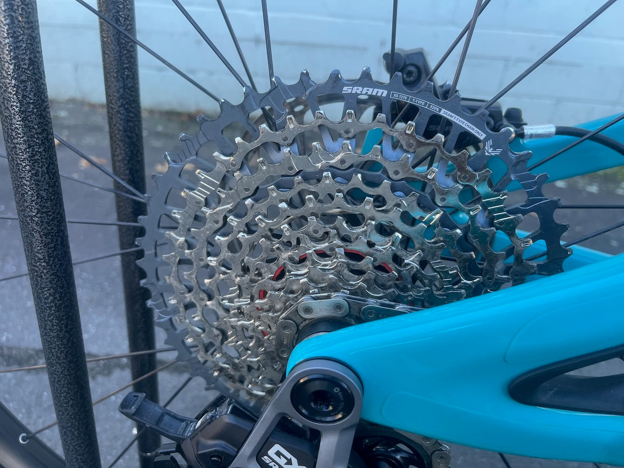 YETI SB140 29 C-SERIES MD TURQ C3 FACTORY - EX DEMO