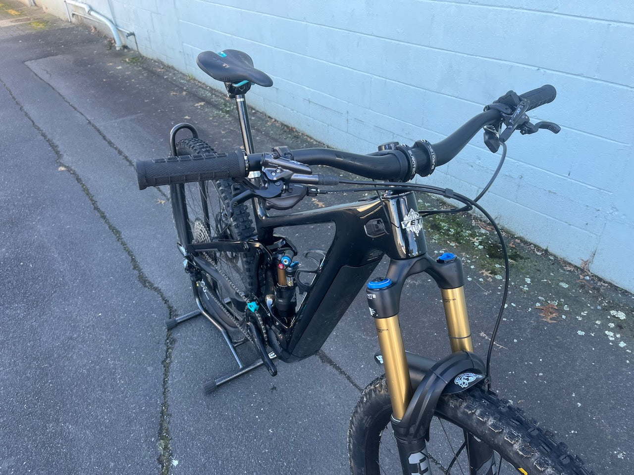 YETI 160E T-SERIES MD BLACK 24 - EX DEMO