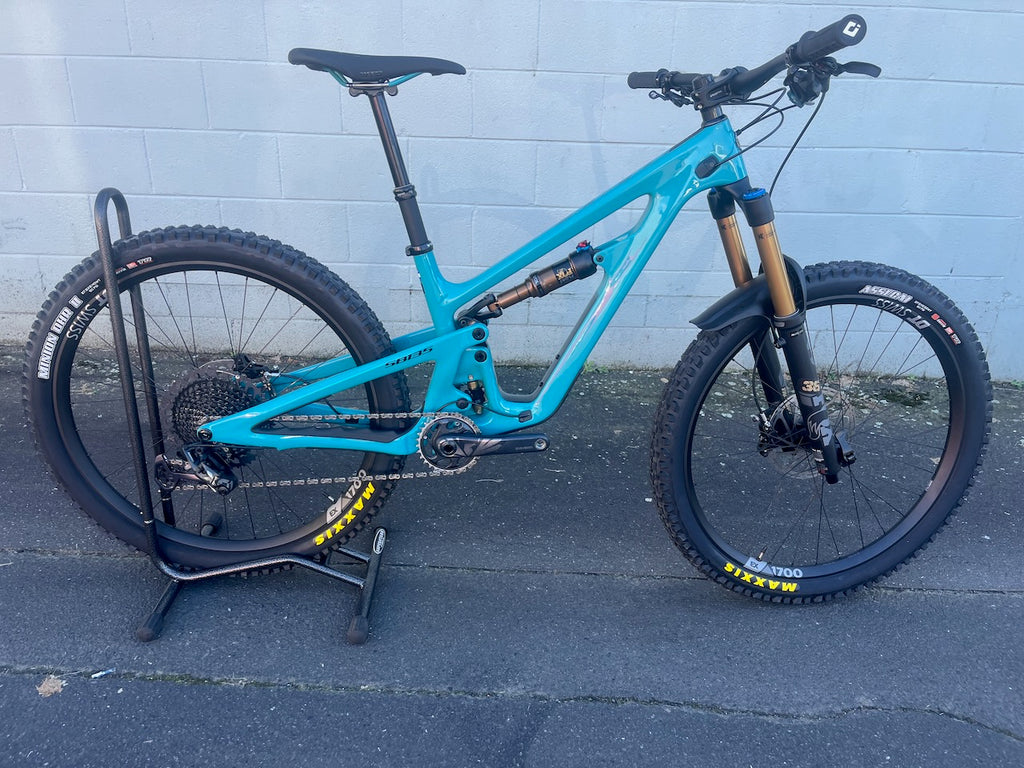SB135 T-SERIES SM TURQ DISPLAY BIKE