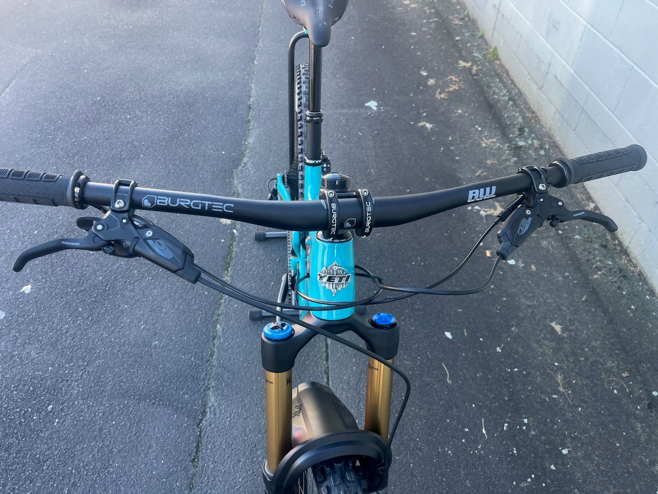SB135 T-SERIES SM TURQ DISPLAY BIKE